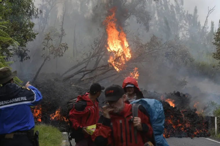 Lava presjekla glavnu cestu! Dramatične scene jednog od najaktivnijih vulkana na svijetu