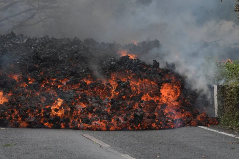 Lava presjekla glavnu cestu! Dramatične scene jednog od najaktivnijih vulkana na svijetu