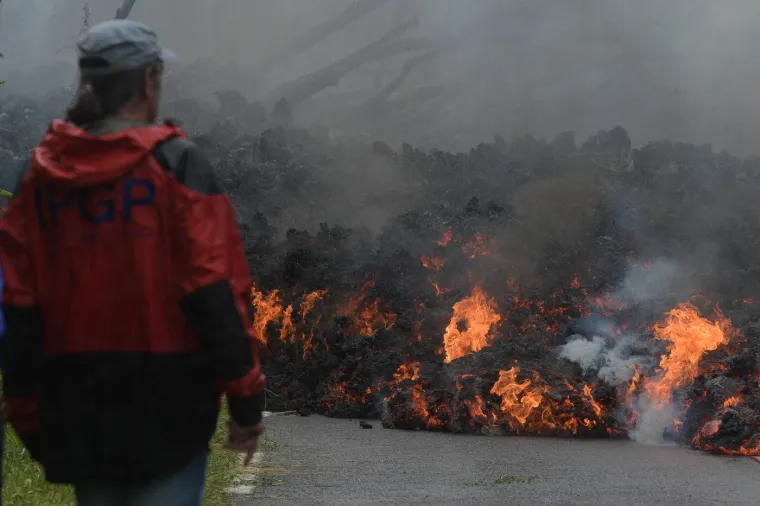 Lava presjekla glavnu cestu! Dramatične scene jednog od najaktivnijih vulkana na svijetu