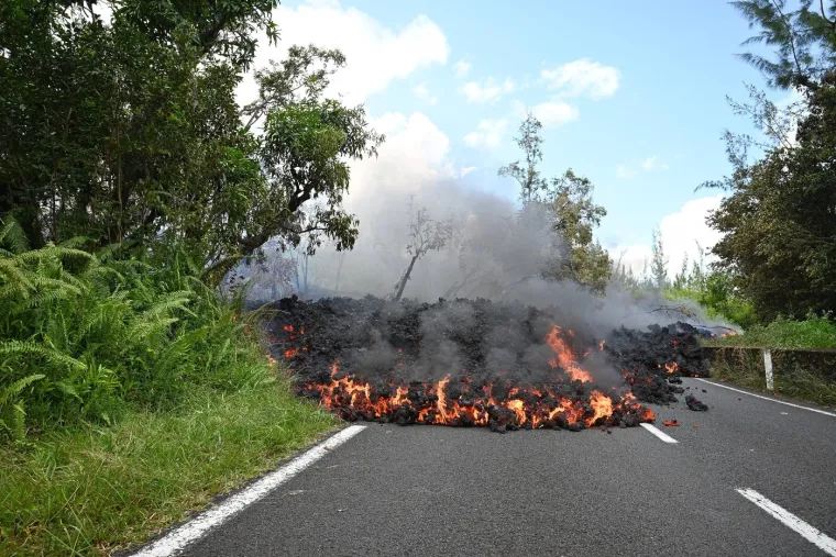 Lava presjekla glavnu cestu! Dramatične scene jednog od najaktivnijih vulkana na svijetu