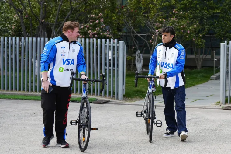 Atrakcija u &Scaron;angaju: Poznata lica pojavila se uz stazu Grand Prix vikenda