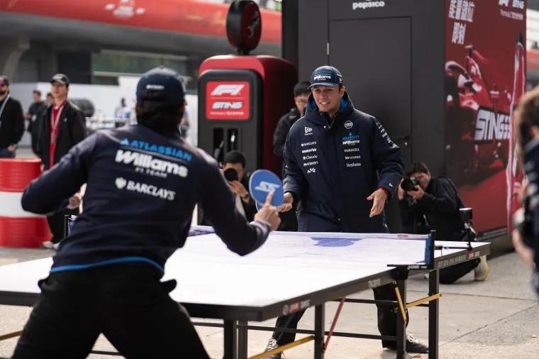 Atrakcija u &Scaron;angaju: Poznata lica pojavila se uz stazu Grand Prix vikenda