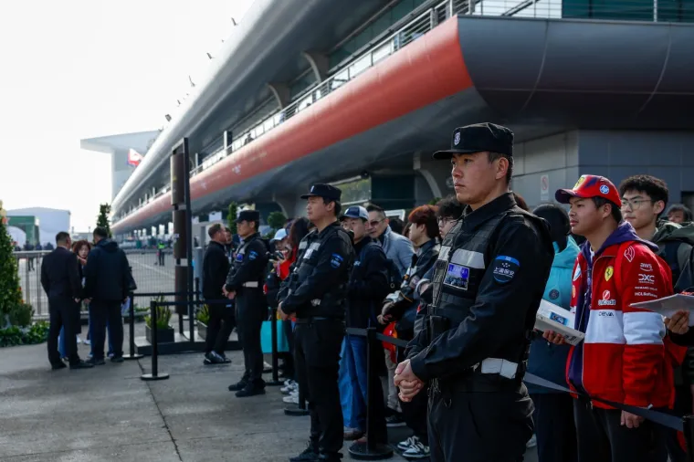 Atrakcija u &Scaron;angaju: Poznata lica pojavila se uz stazu Grand Prix vikenda