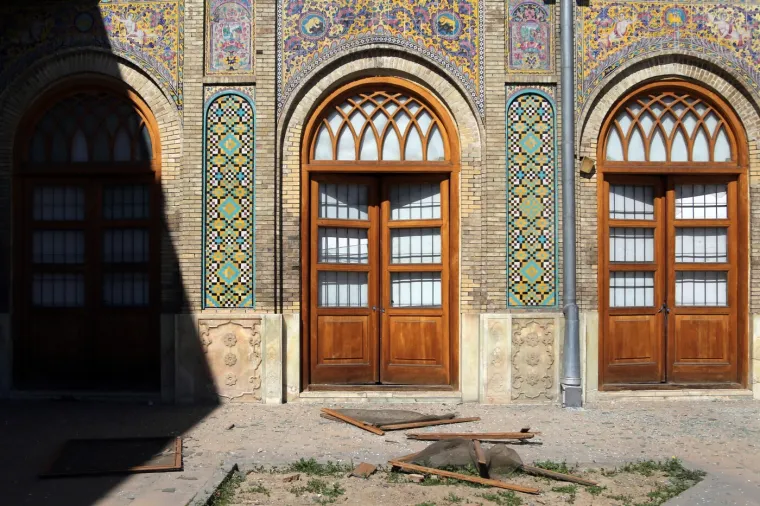 Pod udarom i svjetska ba&scaron;tina: Pogledajte prizore iz iranskog 'Versaillesa', posvuda kr&scaron; i lom