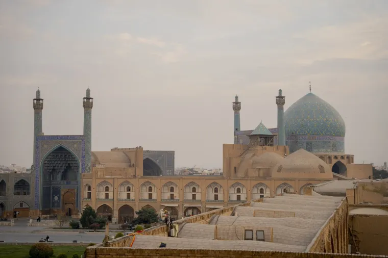 Pod udarom i svjetska ba&scaron;tina: Pogledajte prizore iz iranskog 'Versaillesa', posvuda kr&scaron; i lom