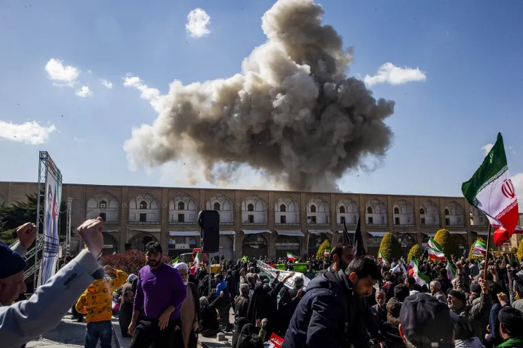 Pod udarom i svjetska ba&scaron;tina: Pogledajte prizore iz iranskog 'Versaillesa', posvuda kr&scaron; i lom