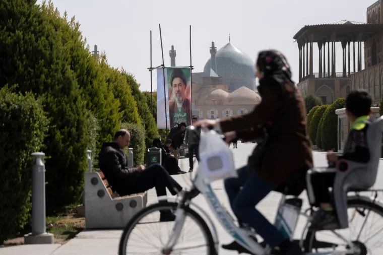Pod udarom i svjetska ba&scaron;tina: Pogledajte prizore iz iranskog 'Versaillesa', posvuda kr&scaron; i lom