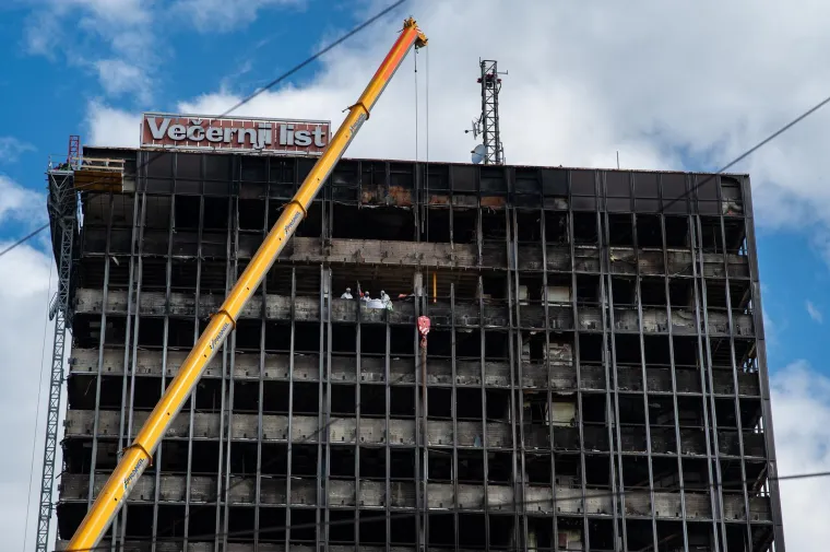 Počelo uklanjanje azbesta iz Vjesnikovog nebodera: Pogledajte kako to izgleda