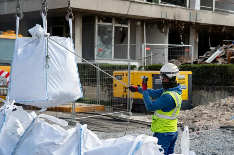 Počelo uklanjanje azbesta iz Vjesnikovog nebodera: Pogledajte kako to izgleda