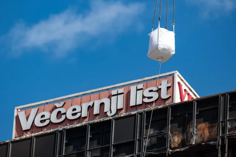 Počelo uklanjanje azbesta iz Vjesnikovog nebodera: Pogledajte kako to izgleda