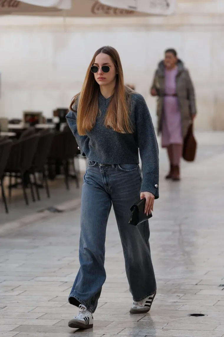 Dama s dugim bobom u bež sakou i kožnoj suknji ukrala sve poglede na zadarskoj &scaron;pici