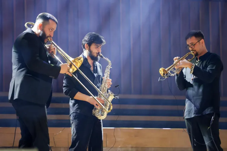 Božo Vrećo priredio spektakl! Vrtnjom u dugoj haljini i moćnim vokalima hipnotizirao Lisinski