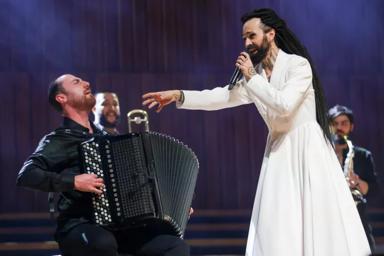 Božo Vrećo priredio spektakl! Vrtnjom u dugoj haljini i moćnim vokalima hipnotizirao Lisinski