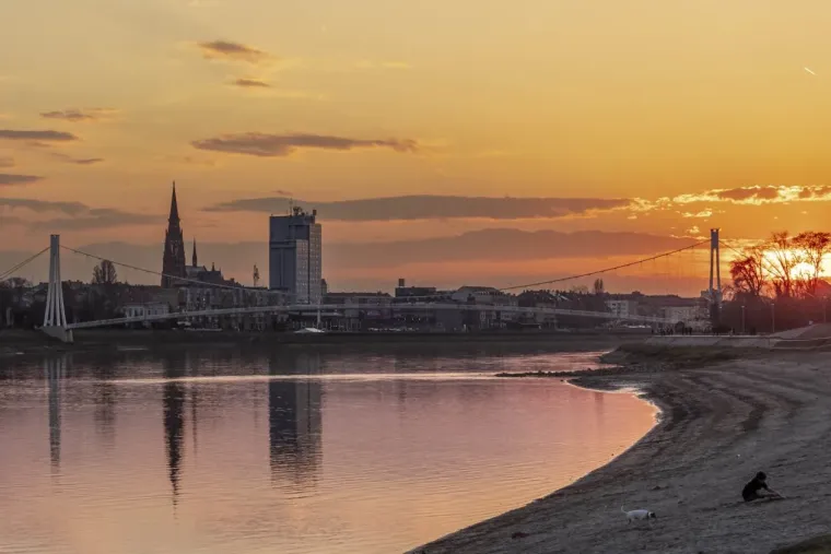 Proljetni vikend Osječani proveli uz Dravu vožnjom na dva kotača ili na klupici zaljubljeni