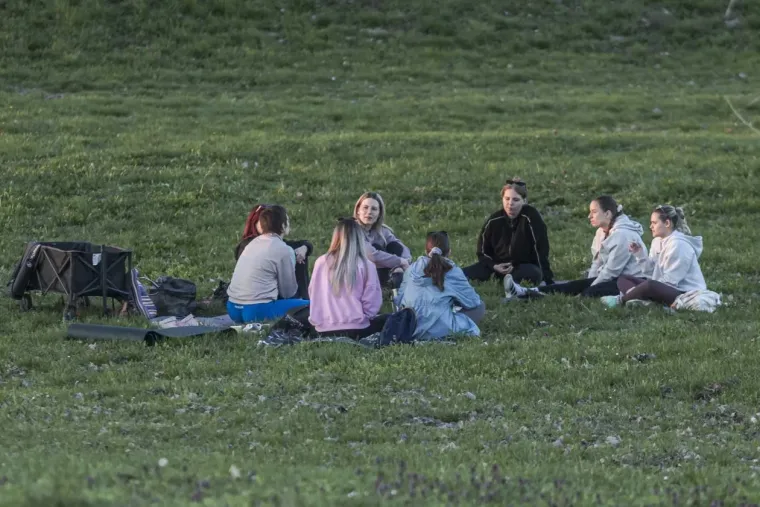 Proljetni vikend Osječani proveli uz Dravu vožnjom na dva kotača ili na klupici zaljubljeni