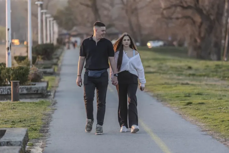 Proljetni vikend Osječani proveli uz Dravu vožnjom na dva kotača ili na klupici zaljubljeni