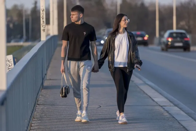 Proljetni vikend Osječani proveli uz Dravu vožnjom na dva kotača ili na klupici zaljubljeni