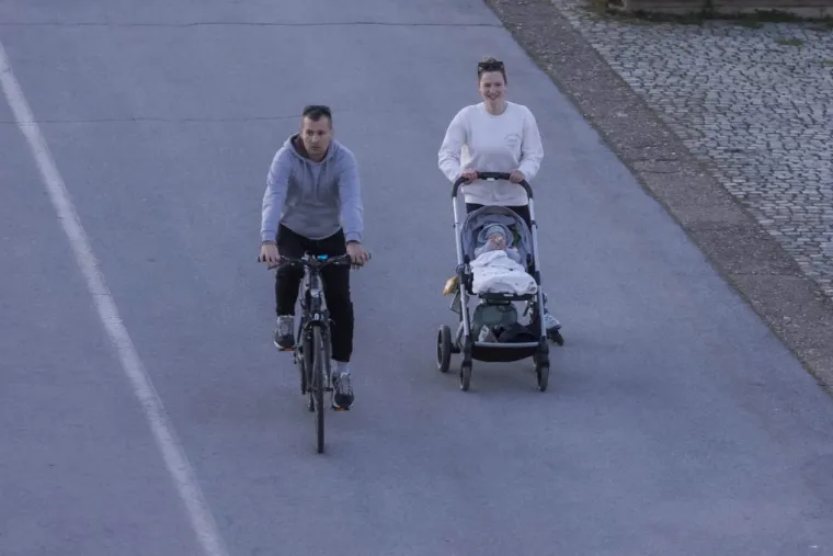 Proljetni vikend Osječani proveli uz Dravu vožnjom na dva kotača ili na klupici zaljubljeni