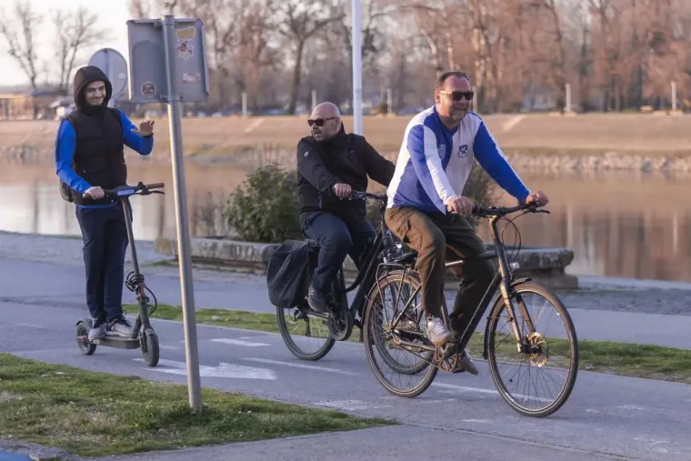 Proljetni vikend Osječani proveli uz Dravu vožnjom na dva kotača ili na klupici zaljubljeni