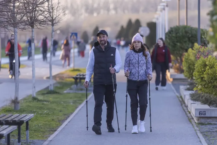 Proljetni vikend Osječani proveli uz Dravu vožnjom na dva kotača ili na klupici zaljubljeni