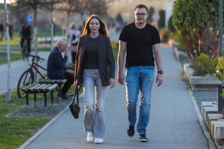 Proljetni vikend Osječani proveli uz Dravu vožnjom na dva kotača ili na klupici zaljubljeni