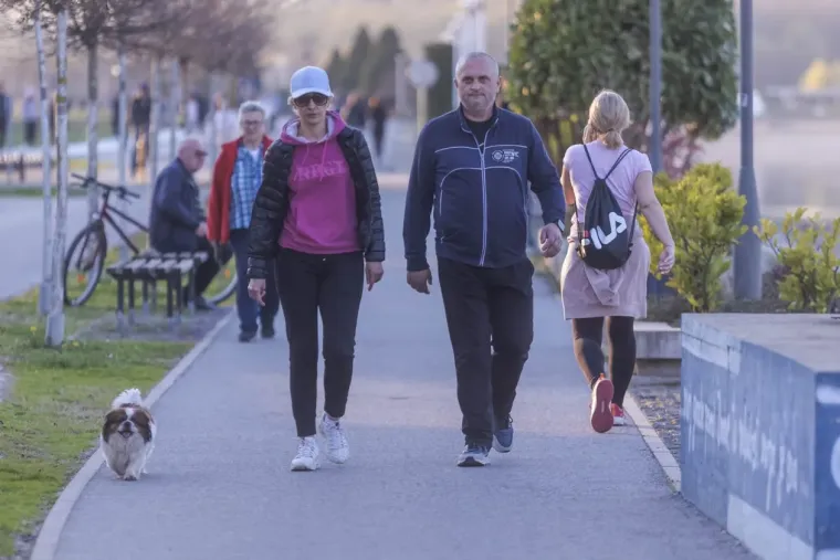 Proljetni vikend Osječani proveli uz Dravu vožnjom na dva kotača ili na klupici zaljubljeni