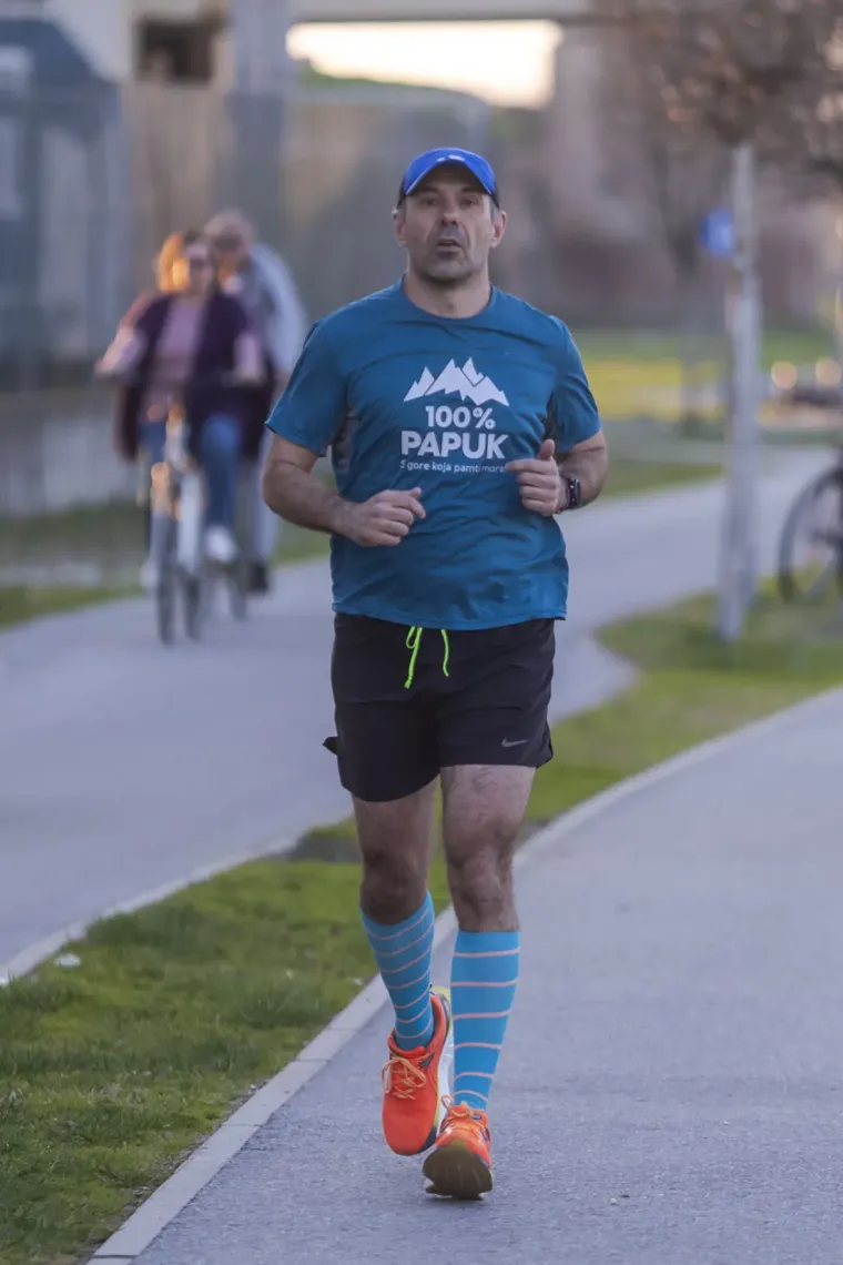 Proljetni vikend Osječani proveli uz Dravu vožnjom na dva kotača ili na klupici zaljubljeni