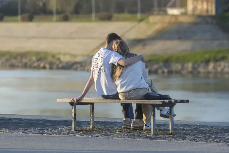 Proljetni vikend Osječani proveli uz Dravu vožnjom na dva kotača ili na klupici zaljubljeni
