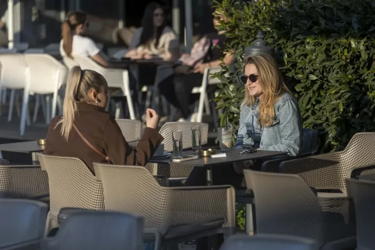 Proljetni vikend Osječani proveli uz Dravu vožnjom na dva kotača ili na klupici zaljubljeni