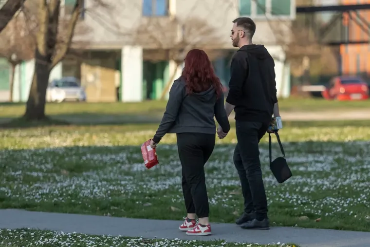 Proljetni vikend Osječani proveli uz Dravu vožnjom na dva kotača ili na klupici zaljubljeni