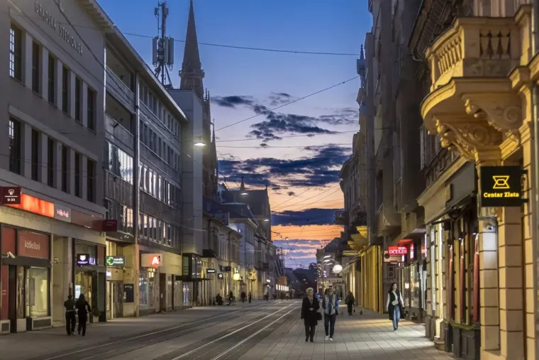 Proljetni vikend Osječani proveli uz Dravu vožnjom na dva kotača ili na klupici zaljubljeni
