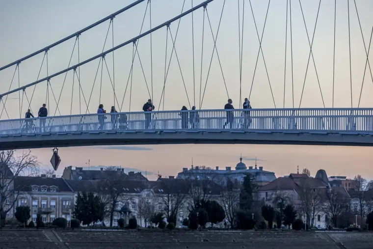 Proljetni vikend Osječani proveli uz Dravu vožnjom na dva kotača ili na klupici zaljubljeni