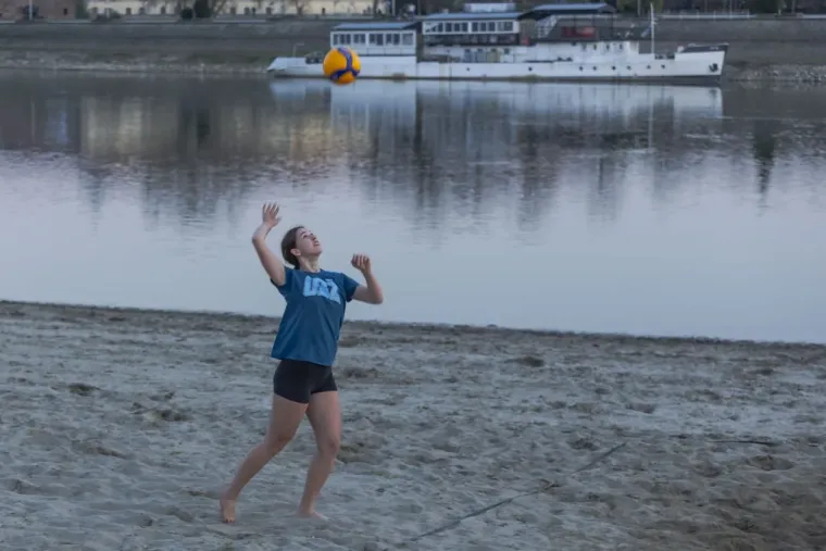 Proljetni vikend Osječani proveli uz Dravu vožnjom na dva kotača ili na klupici zaljubljeni