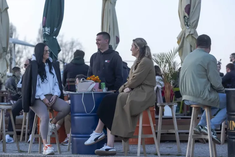 Proljetni vikend Osječani proveli uz Dravu vožnjom na dva kotača ili na klupici zaljubljeni