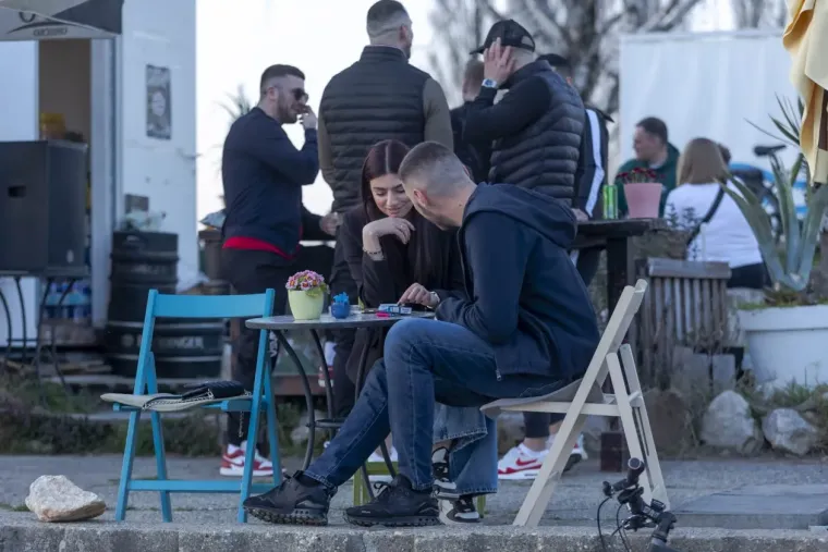 Proljetni vikend Osječani proveli uz Dravu vožnjom na dva kotača ili na klupici zaljubljeni