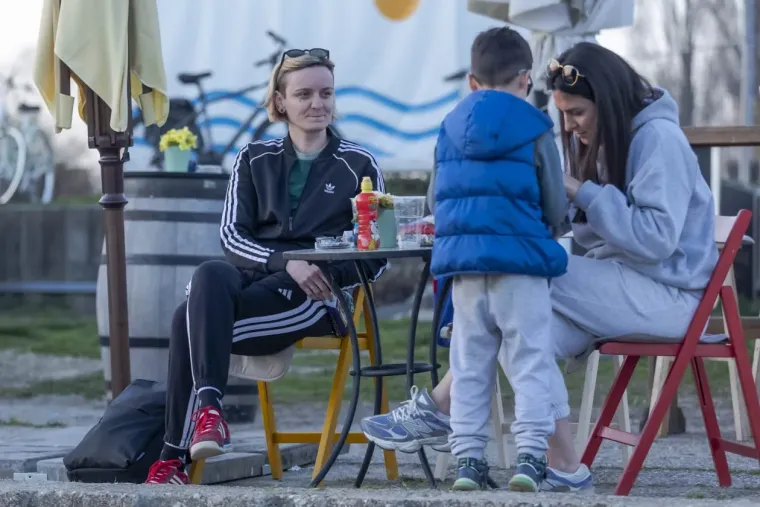 Proljetni vikend Osječani proveli uz Dravu vožnjom na dva kotača ili na klupici zaljubljeni