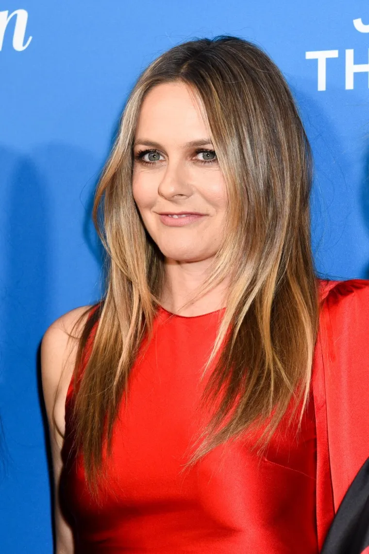 Jedva smo je prepoznali: Pogledajte kako danas izgleda slatkica koju smo obožavali u 90-ima