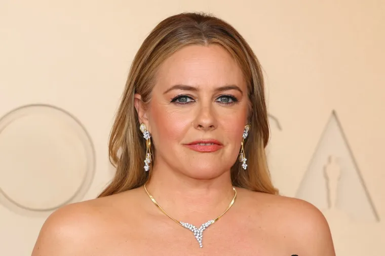 Jedva smo je prepoznali: Pogledajte kako danas izgleda slatkica koju smo obožavali u 90-ima