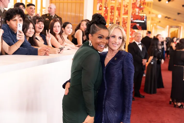 Crveni tepih, emocije i glamur: Pogledajte najbolje trenutke Oscara 2026.!