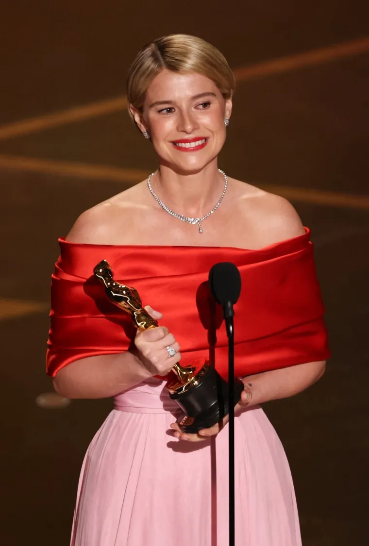 Crveni tepih, emocije i glamur: Pogledajte najbolje trenutke Oscara 2026.!