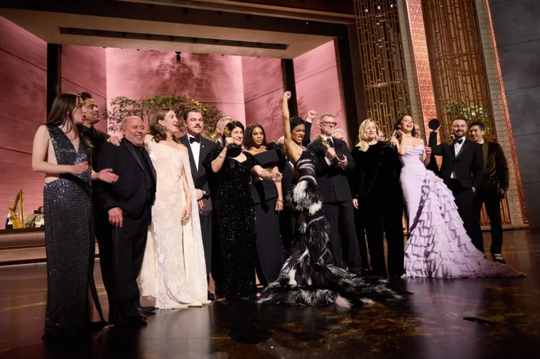 Crveni tepih, emocije i glamur: Pogledajte najbolje trenutke Oscara 2026.!