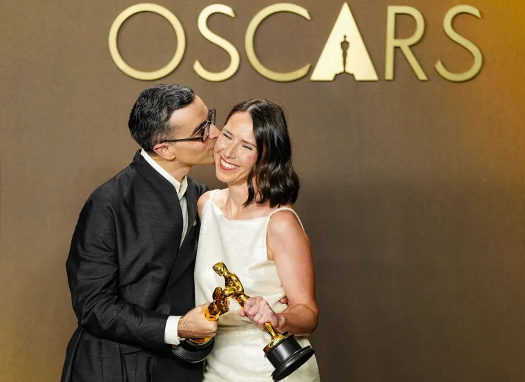 Crveni tepih, emocije i glamur: Pogledajte najbolje trenutke Oscara 2026.!