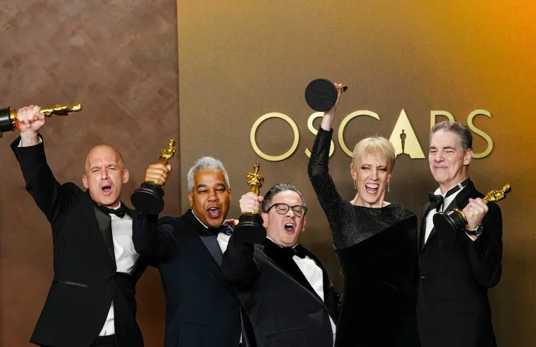 Crveni tepih, emocije i glamur: Pogledajte najbolje trenutke Oscara 2026.!