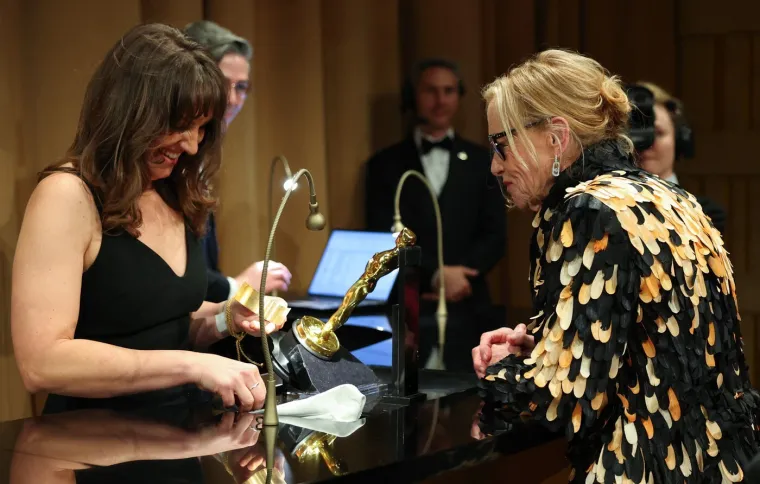 Crveni tepih, emocije i glamur: Pogledajte najbolje trenutke Oscara 2026.!