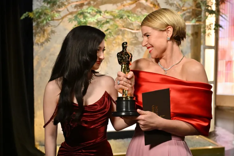 Crveni tepih, emocije i glamur: Pogledajte najbolje trenutke Oscara 2026.!