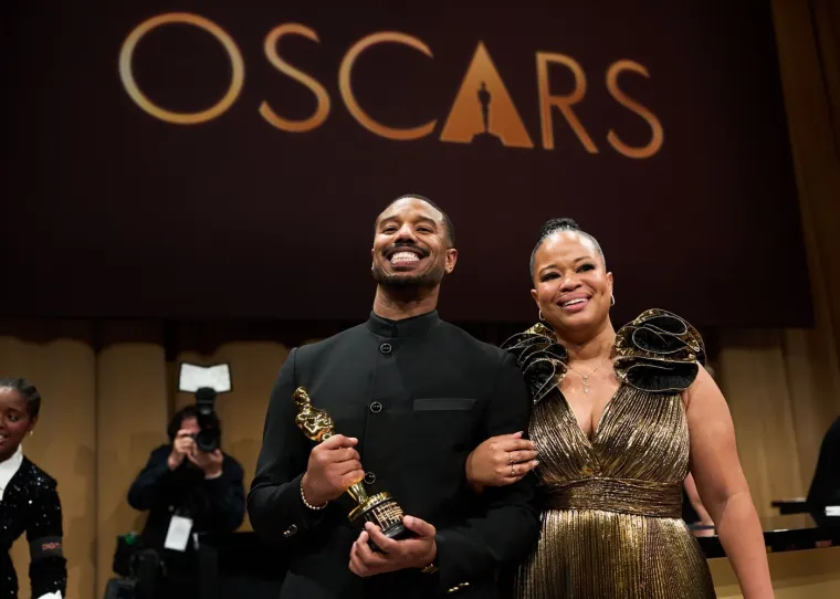 Crveni tepih, emocije i glamur: Pogledajte najbolje trenutke Oscara 2026.!