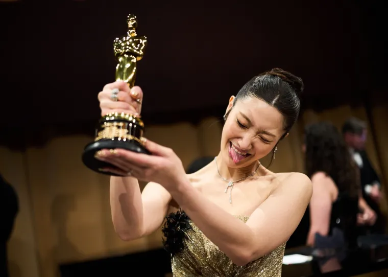 Crveni tepih, emocije i glamur: Pogledajte najbolje trenutke Oscara 2026.!