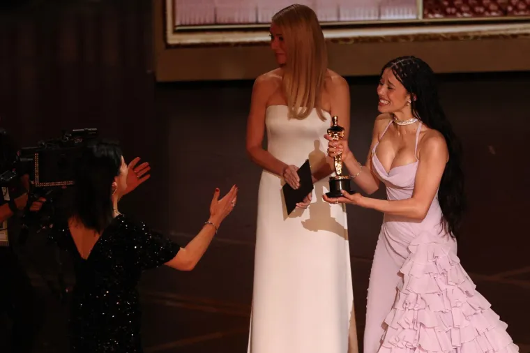 Elton John okupio elitu Hollywooda: Pogledajte kako su slavne zvijezde tulumarile nakon Oscara