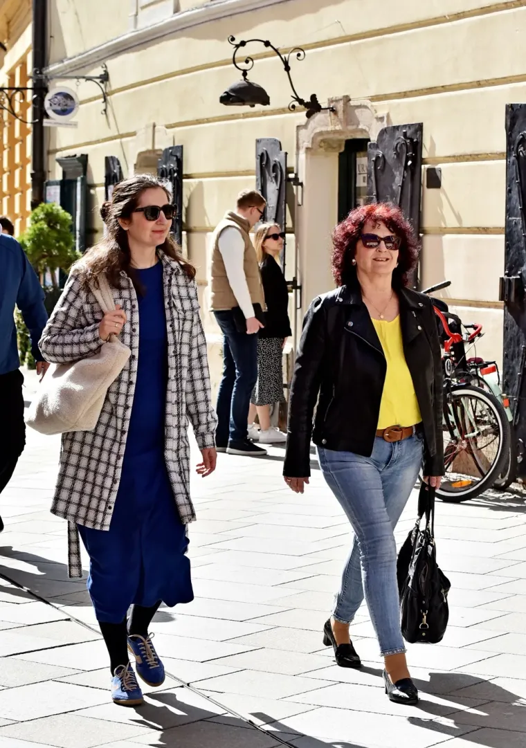 Te&scaron;ko ju je bilo ne primijetiti: Brineta u uskim crnim tajicama ukrala sve poglede