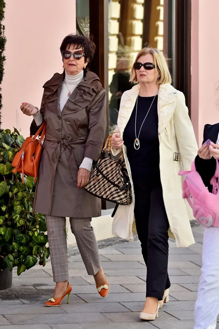 Te&scaron;ko ju je bilo ne primijetiti: Brineta u uskim crnim tajicama ukrala sve poglede